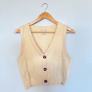 Cream v-neck sweater vest with buttons